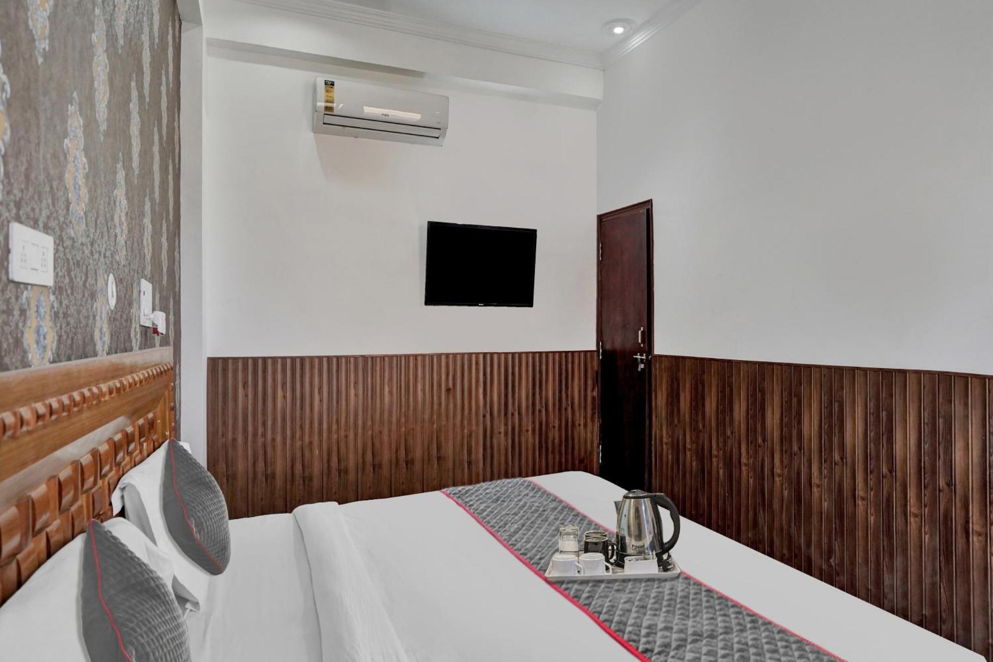 Hotel Collection O Samira Residency Near Botanic Garden Of Indian Republic Noida Exterior foto